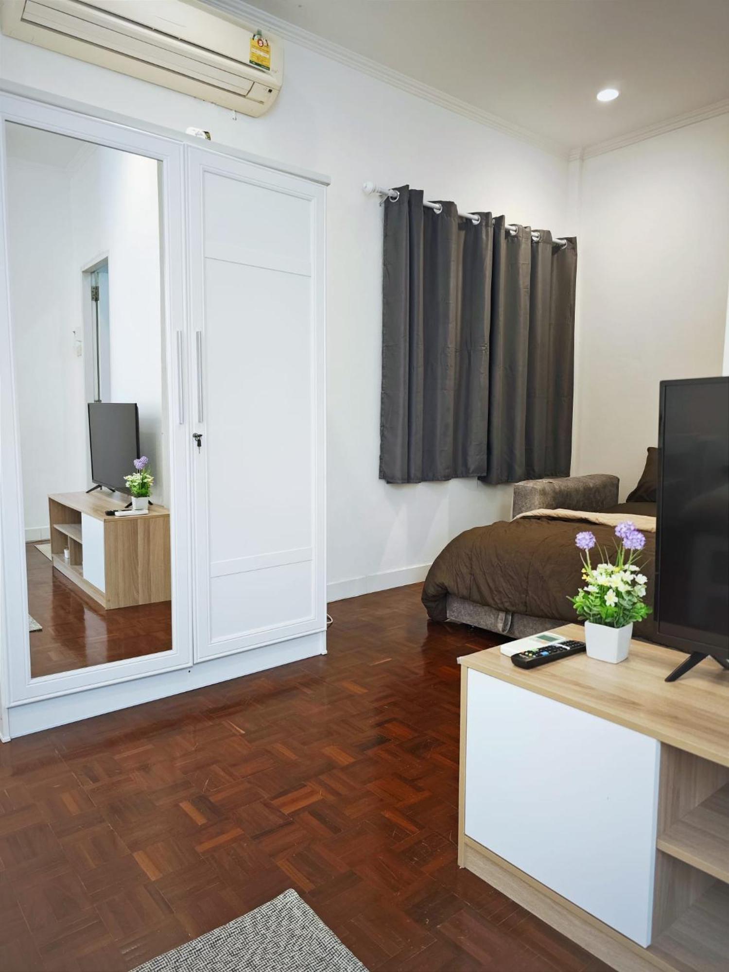 Homey Stay And Cafe By Hematoa Bangkok Esterno foto